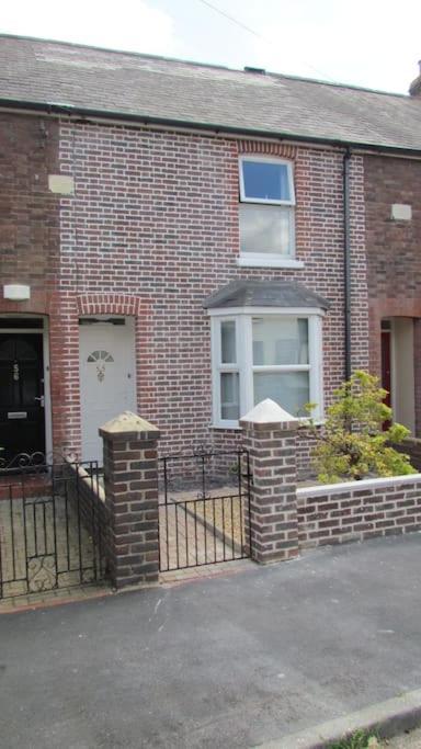 Welcoming Cottage In Chichester Near City Centre Buitenkant foto