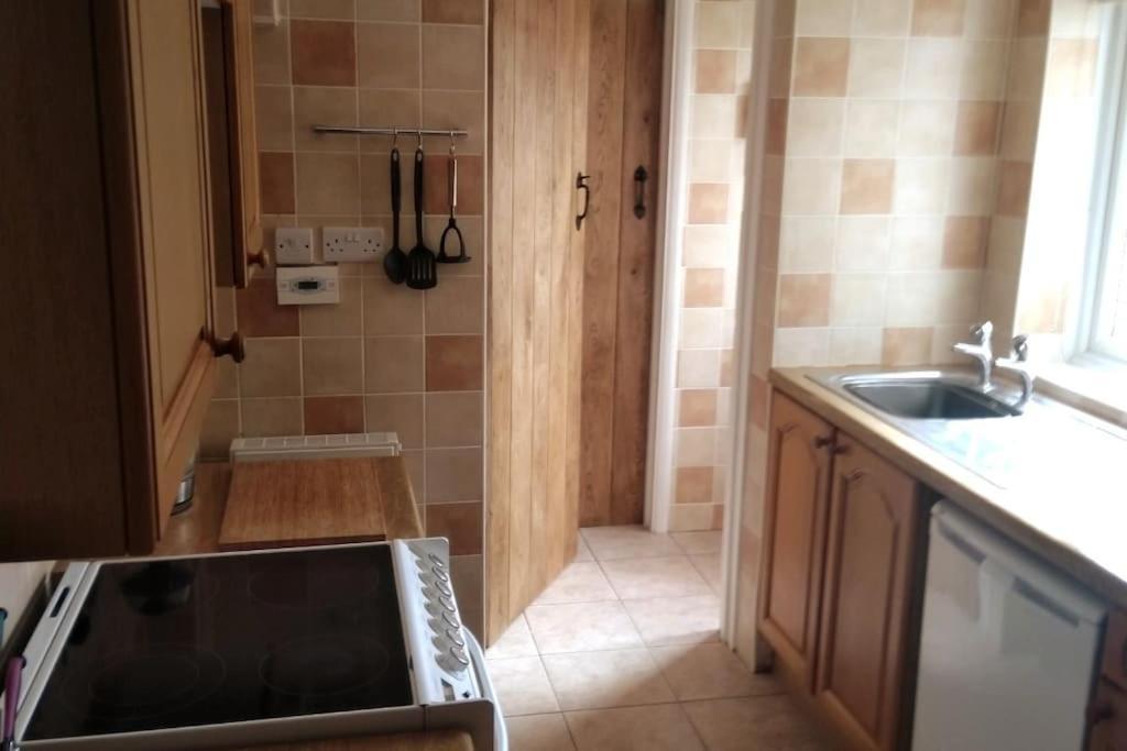 Welcoming Cottage In Chichester Near City Centre Buitenkant foto