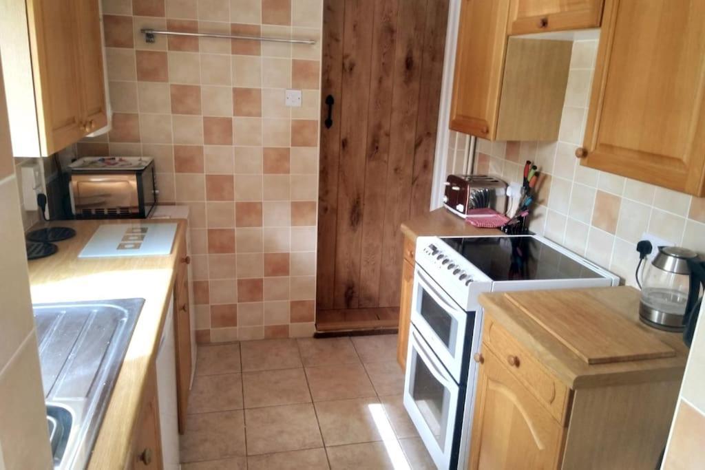 Welcoming Cottage In Chichester Near City Centre Buitenkant foto