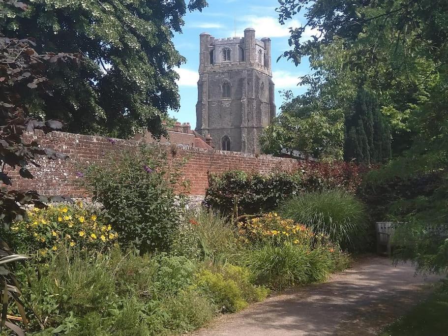 Welcoming Cottage In Chichester Near City Centre Buitenkant foto
