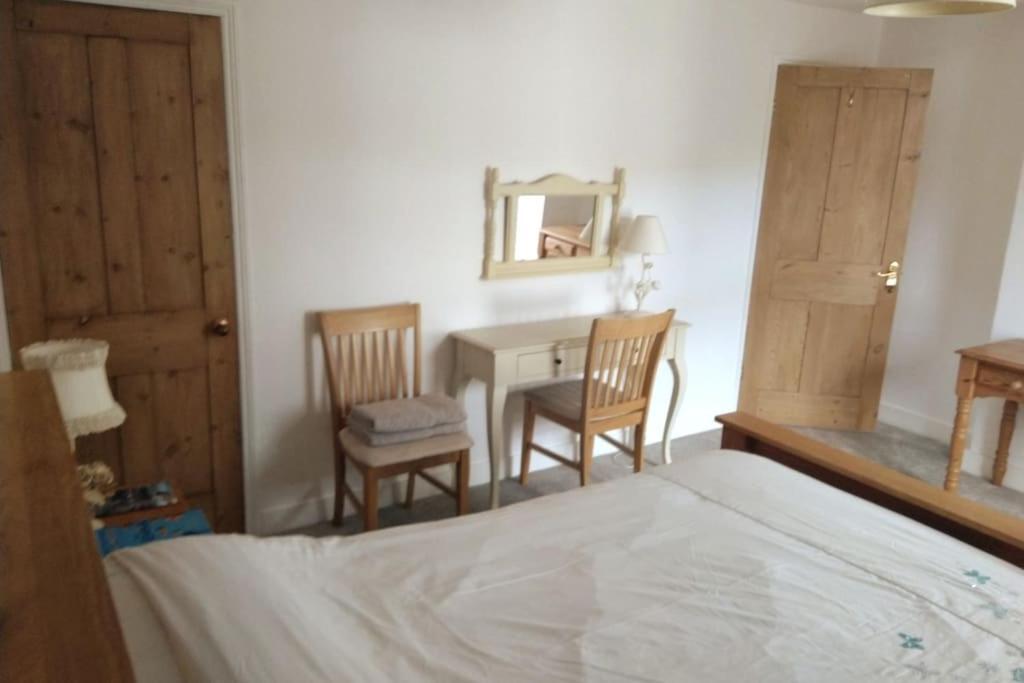 Welcoming Cottage In Chichester Near City Centre Buitenkant foto