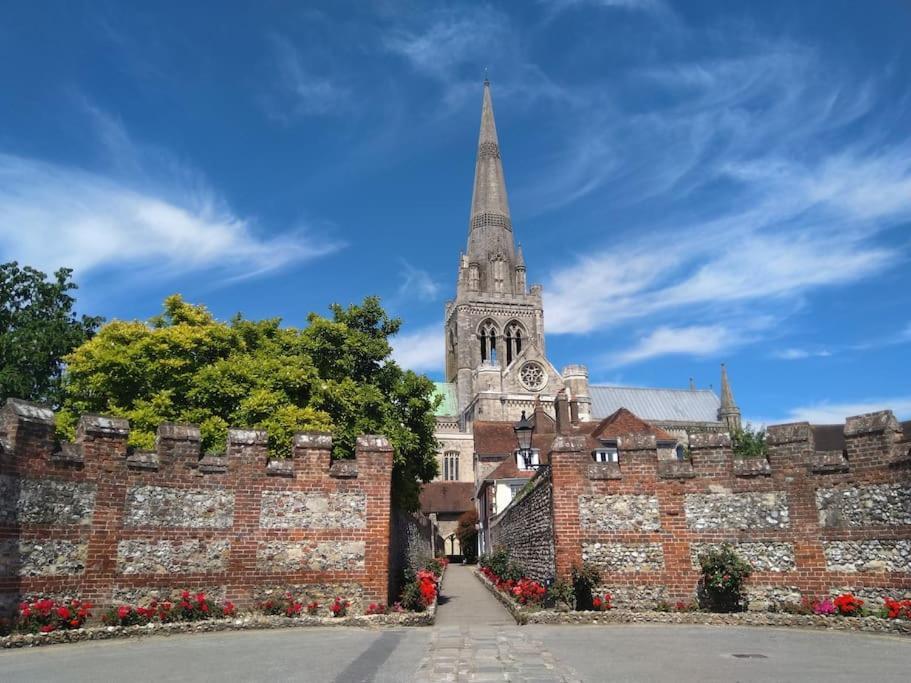 Welcoming Cottage In Chichester Near City Centre Buitenkant foto