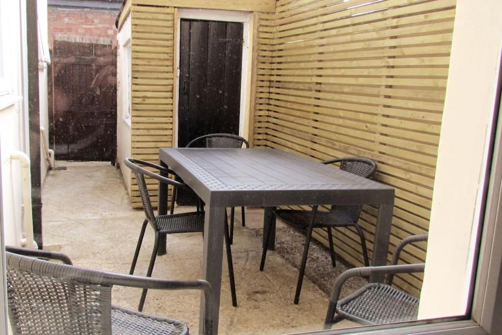 Welcoming Cottage In Chichester Near City Centre Buitenkant foto