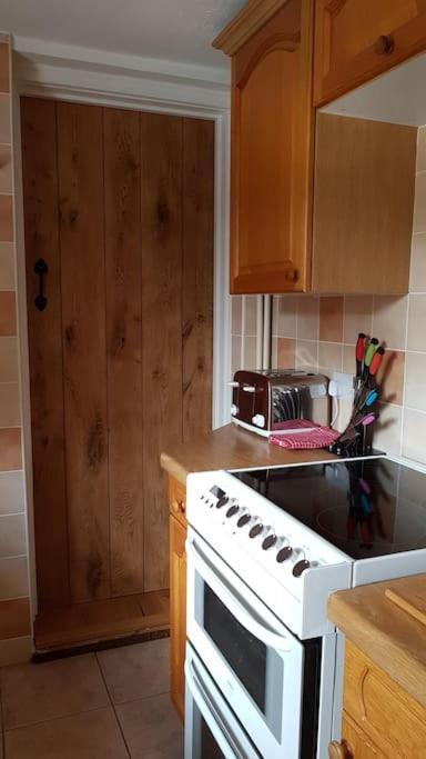 Welcoming Cottage In Chichester Near City Centre Buitenkant foto